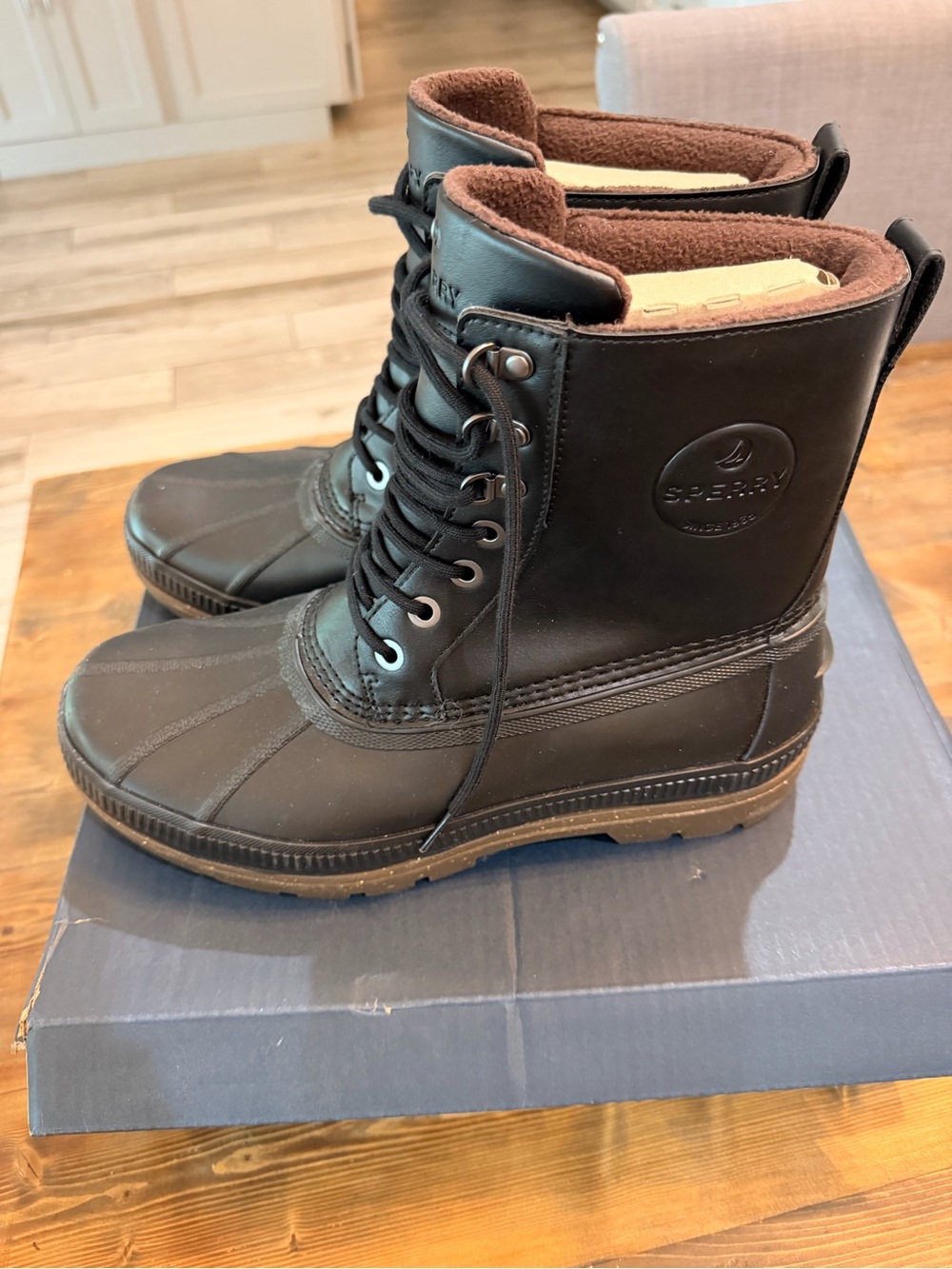 Men’s Sperry Ice Bay Chukka waterproof boots in black, size 10.5.